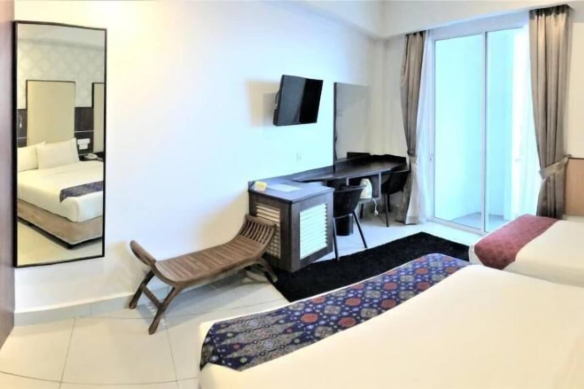 In-room safe, desk, free WiFi, bed sheets