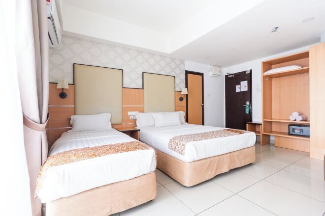 Peti besi dalam bilik, meja, Wi-fi percuma, cadar katil 