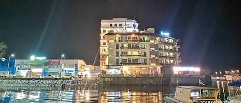 Fasade – kveld/natt