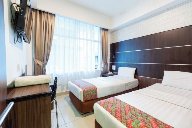 Peti besi dalam bilik, meja, Wi-fi percuma, cadar katil 