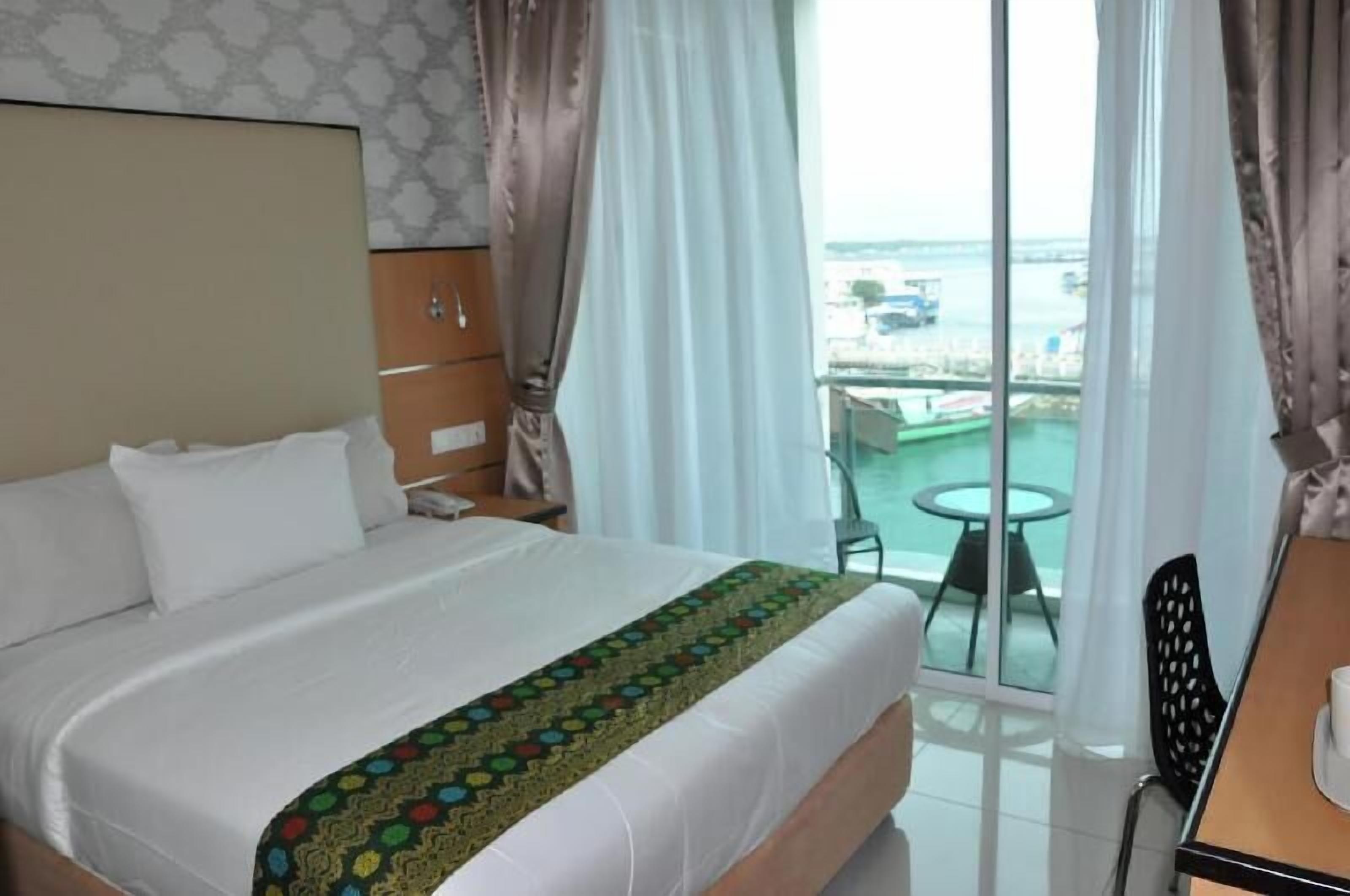 In-room safe, desk, free WiFi, bed sheets