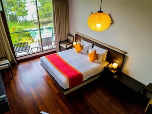 Luxe beddengoed, een minibar, een kluis op de kamer