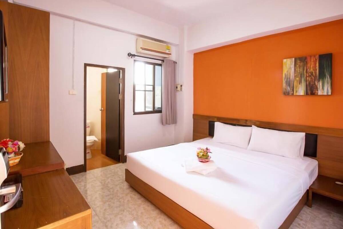 Desk, free WiFi, bed sheets