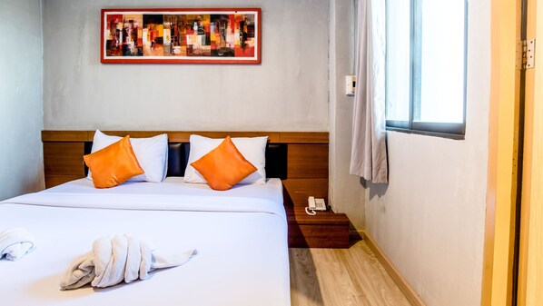 مكتب وواي فاي مجانًا وملاءات أسرّة