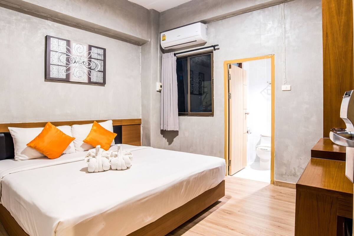 Desk, free WiFi, bed sheets