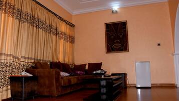 Bureau, rideaux occultants, Wi-Fi gratuit, draps fournis