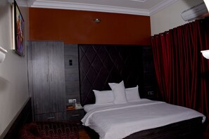 Grand Room | Desk, blackout drapes, free WiFi, bed sheets - LaMaison Hotel (Ibadan)