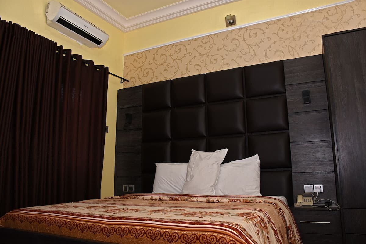 1 bedroom, desk, blackout curtains, free WiFi