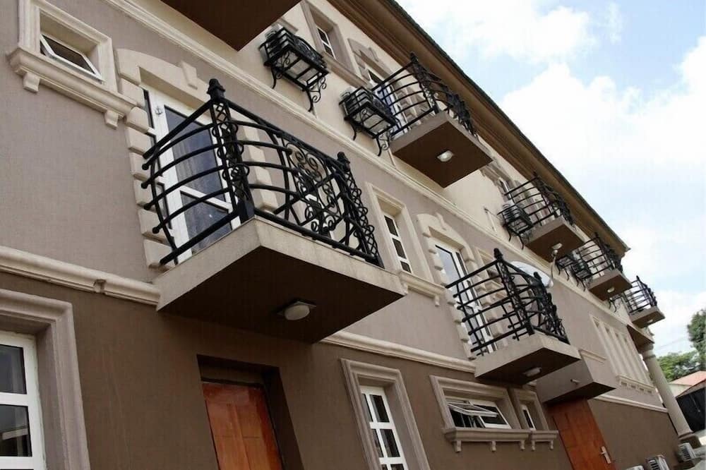 LaMaison Hotel