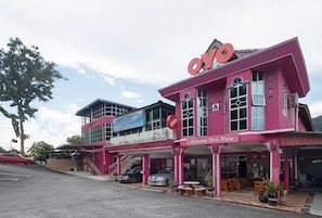 Exterior - OYO 89984 Noris Wang Homestay (Lumut)