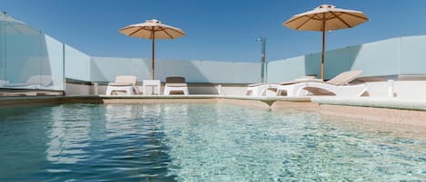 Piscine couverte, piscine extérieure