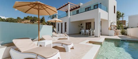 Sisäuima-allas, ulkouima-allas