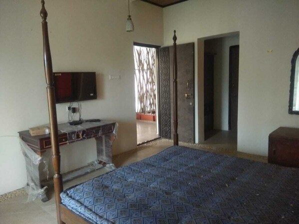 Deluxe Double Room - LPK 9 Resort (Hingna)