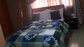 In-room safe, desk, iron/ironing board, bed sheets