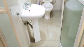 Towels, soap, shampoo, toilet paper