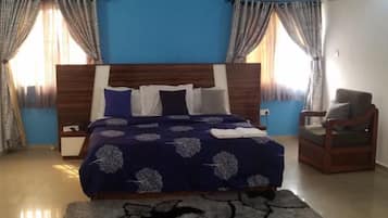 Superior Room | In-room safe, desk, iron/ironing board, bed sheets