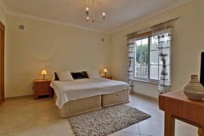 5 habitaciones, tabla de planchar con plancha y wifi gratis