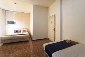 Economy Triple Room | Free WiFi - Hotel O Wisma Hulubalang (Palembang)
