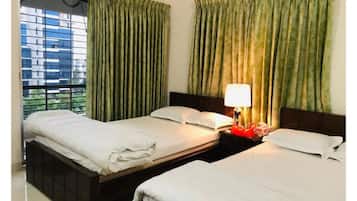 Kamar Deluks, 2 Tempat Tidur Twin, Boleh Merokok, pemandangan kota | Meja kerja, ruang kerja ramah laptop, kedap suara, dan Wi-Fi gratis