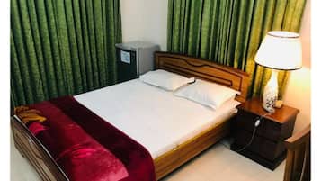 Deluxe Room, 1 Double Bed, Smoking, Garden View | 1 bedroom, desk, laptop workspace, soundproofing