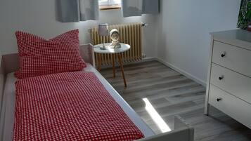 3 slaapkamers, reisbedje, gratis wifi, beddengoed