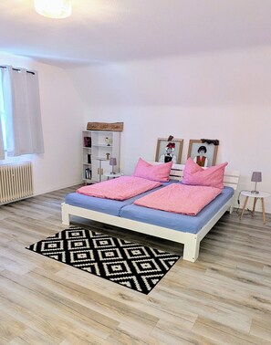3 bedrooms, travel cot, free WiFi, bed sheets - Cute house/apartment in Friesenheim, near Europa-Park🎢, Black Forest🌲 (Friesenheim)