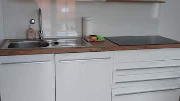 Frigorifero, forno, piano cottura, lavastoviglie