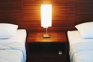 Standard Twin Room | Iron/ironing board, free WiFi - Rumah Mutiara (Bandung)