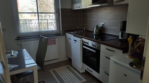 Apartment, 2 Schlafzimmer | Eigene Küche | Kühlschrank, Ofen, Herdplatte, Geschirrspüler