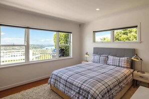 2 bedrooms, iron/ironing board, WiFi