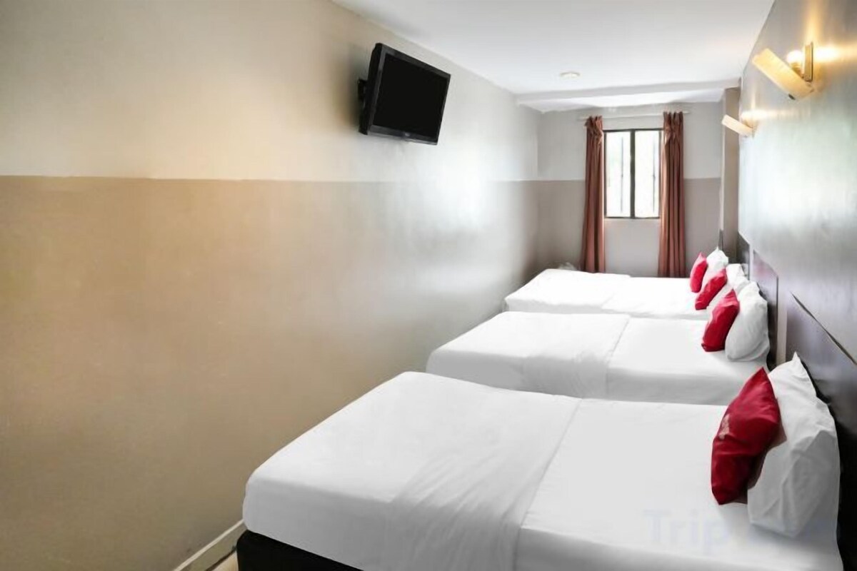Desk, WiFi (free), bed sheets