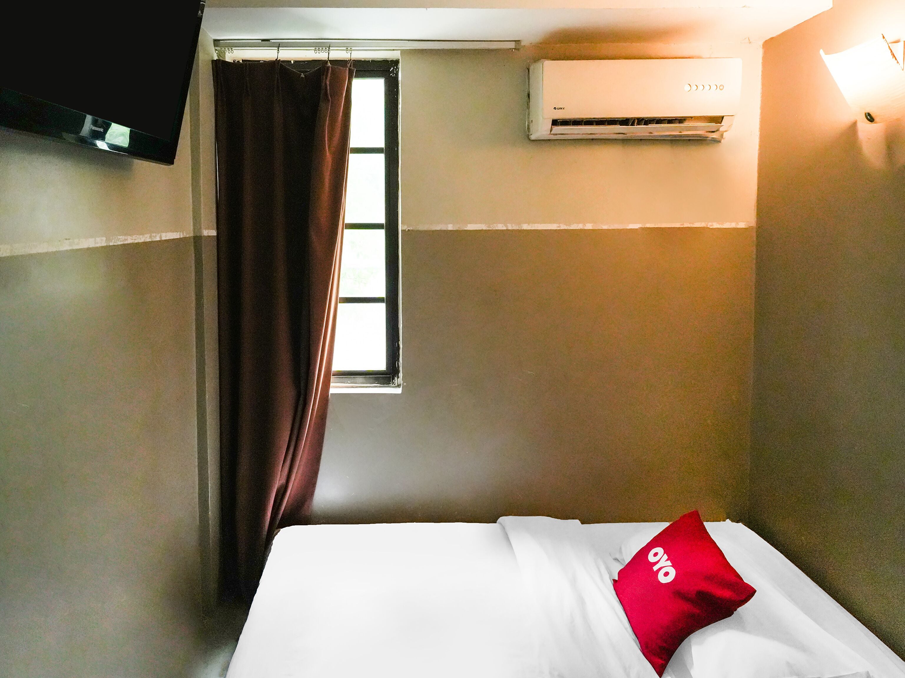 deluxe single room | 1 bedroom, desk, free wifi, bed sheets