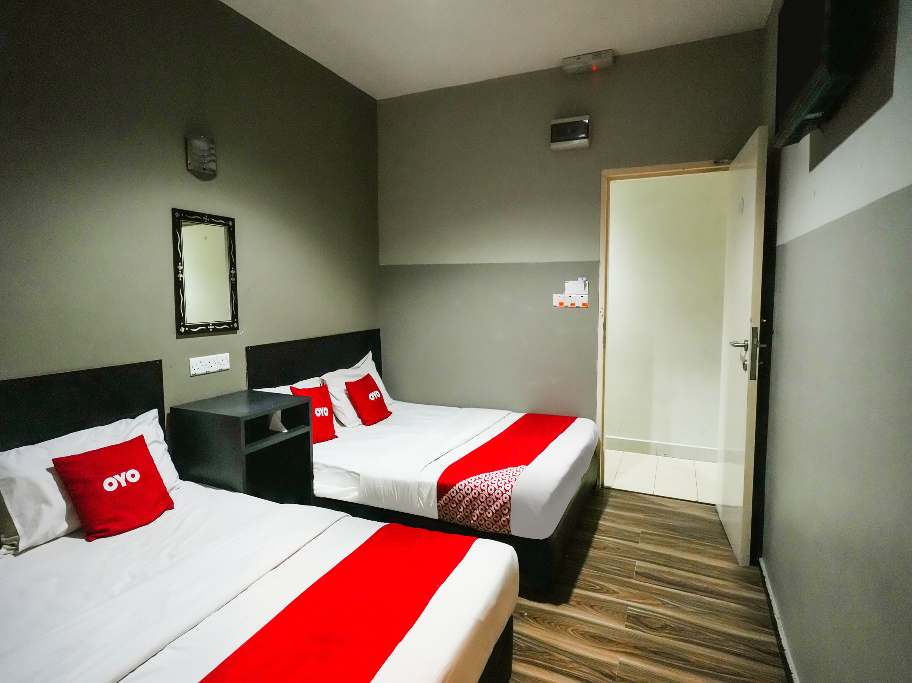 superior suite | 1 bedroom, desk, free wifi, bed sheets