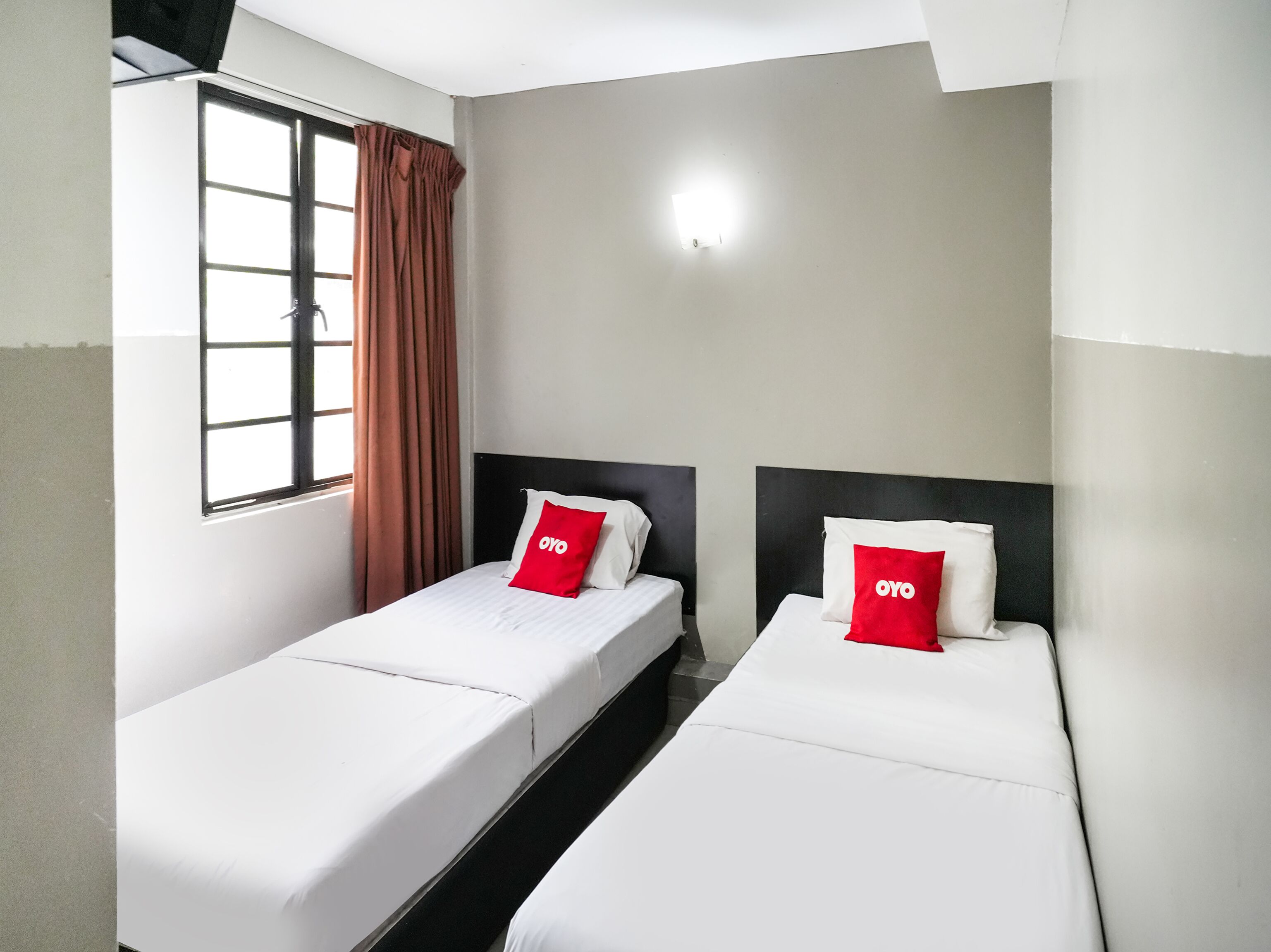deluxe twin room | 1 bedroom, desk, free wifi, bed sheets