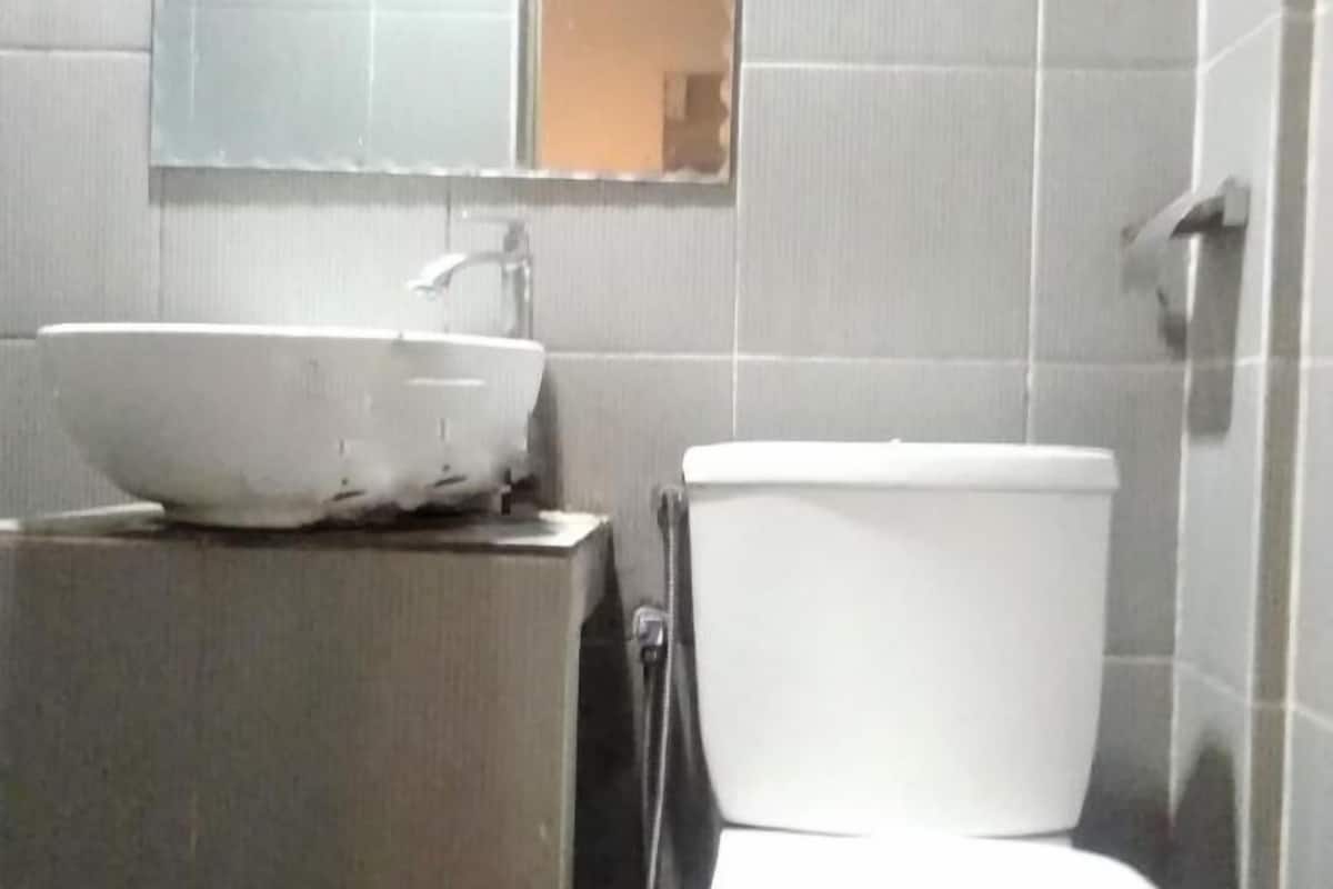 Bathroom | Shower, rainfall showerhead, free toiletries, bidet