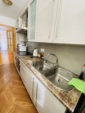 Fridge, microwave, oven, coffee/tea maker