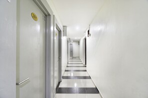 Hallway - OYO 89960 Manjung Inn Hotel (Sitiawan)