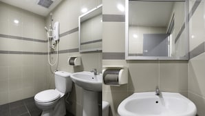 A bathroom with a toilet, sink, and shower. - OYO 89960 Manjung Inn Hotel (Sitiawan)