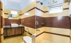 Deluxe Room | Bathroom | Shower, free toiletries, towels