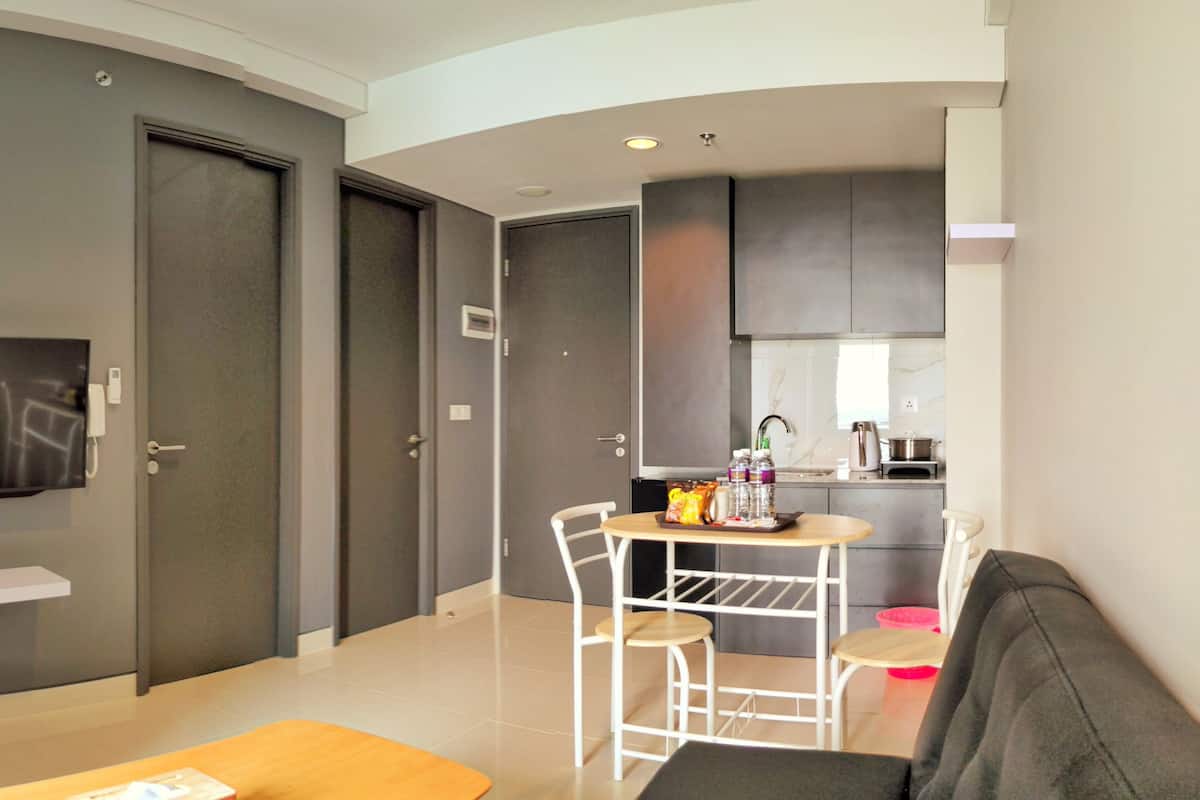 16-AE, 2 Bedroom Apartment | Living area