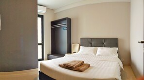 16-AE, 2 Bedroom Apartment | 2 chambres, fer et planche à repasser, accès au Wi-Fi (inclus)