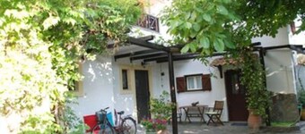 YULI'S HOUSE APARTMENT COMPLEX NEAR THE SEA