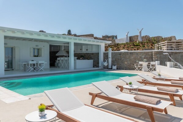 Outdoor pool - Villa Avolia I by The Pearls Collection (Mykonos)