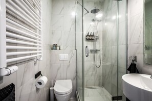 Apartment, 2 Bedrooms (First floor) | Bathroom