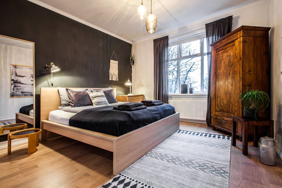2 bedrooms, blackout curtains, iron/ironing board, free WiFi