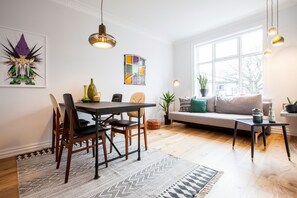 公寓, 2 間臥室 (Second floor) | 客廳 | 智能電視