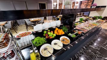 TĂ€gliches inbegriffenes FrĂŒhstĂŒcksbuffet