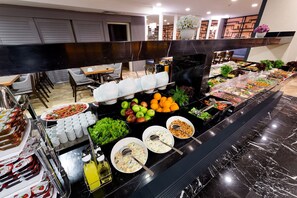 包含每日自助早餐