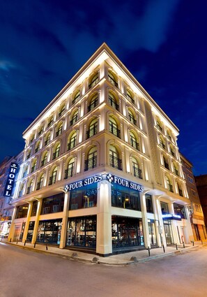 Front of property - evening/night - Four Sides Sisli (Istanbul)