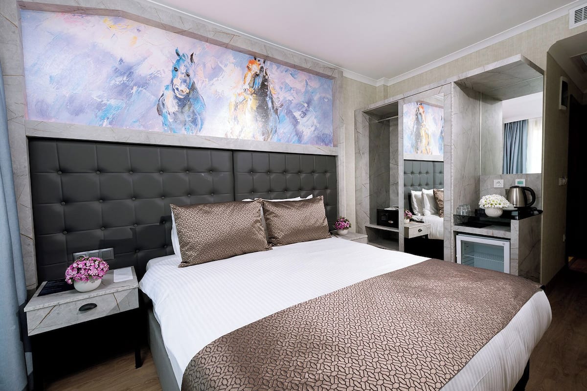 Minibar, in-room safe, soundproofing, free WiFi